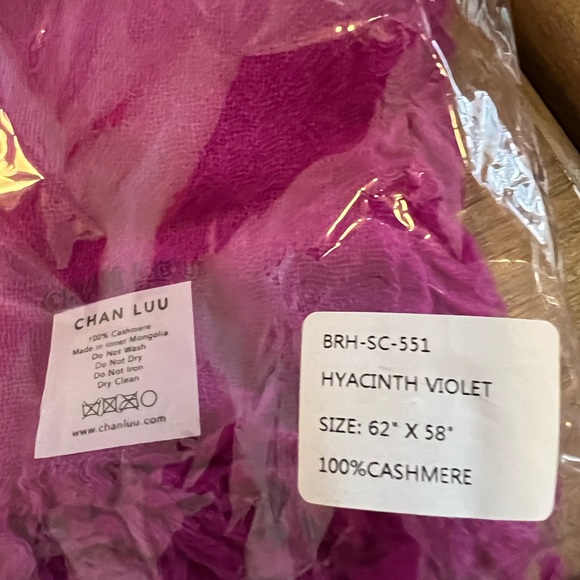 CHAN LUU - Cashmere Scarf - Picture 2 of 2